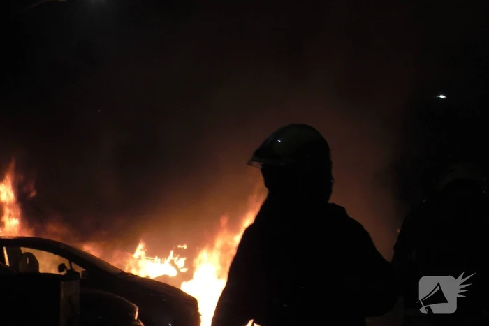 Auto compleet verwoest vanwege brand
