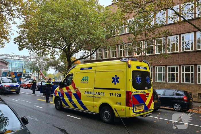 Twee personenwagens betrokken bij kop-staart botsing