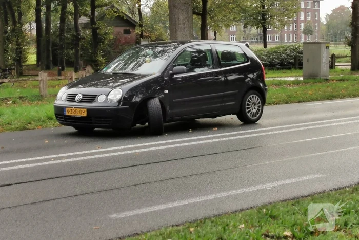Verkeershinder door afgebroken voorwiel