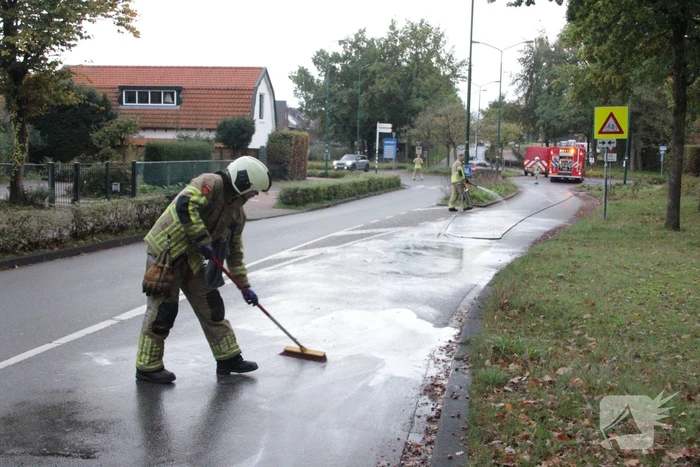 Wegdek spekglad door diesellekkage