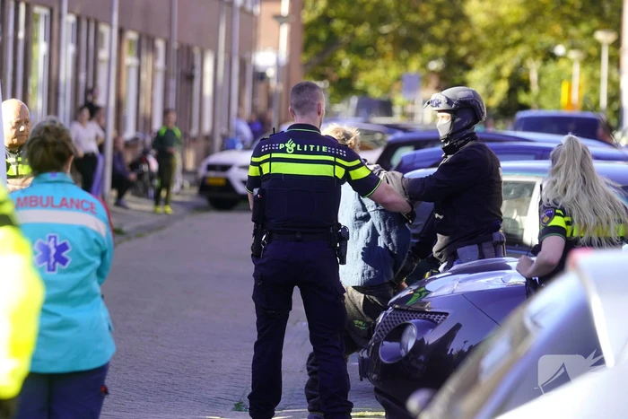 Ambulancemedewerker overgoten met heet water in woning