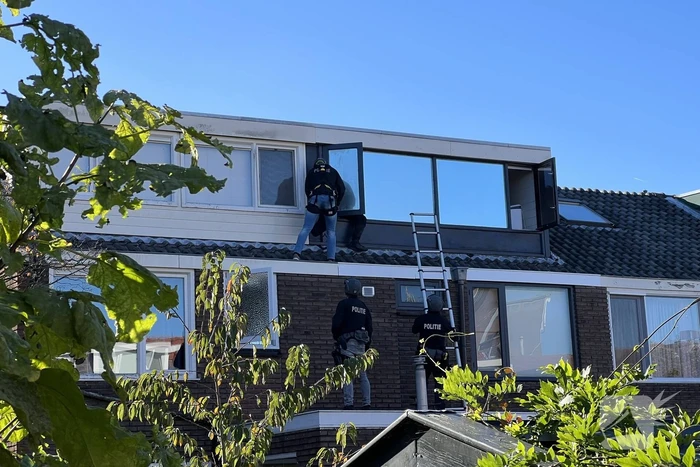 Ambulancemedewerker overgoten met heet water in woning