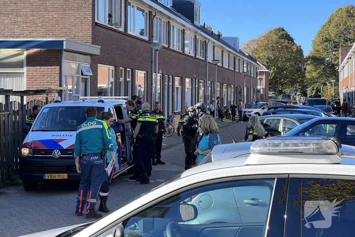 Ambulancemedewerker overgoten met heet water in woning