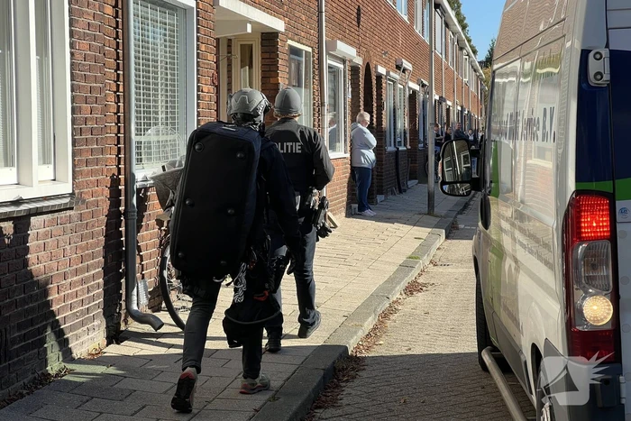 Ambulancemedewerker overgoten met heet water in woning