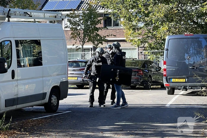 Ambulancemedewerker overgoten met heet water in woning
