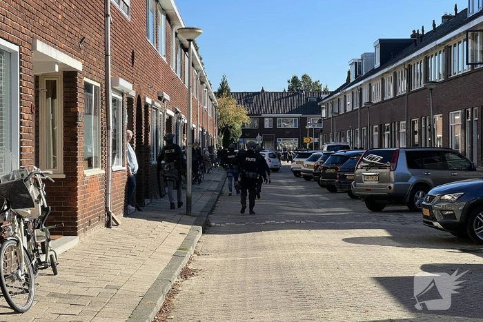 Ambulancemedewerker overgoten met heet water in woning