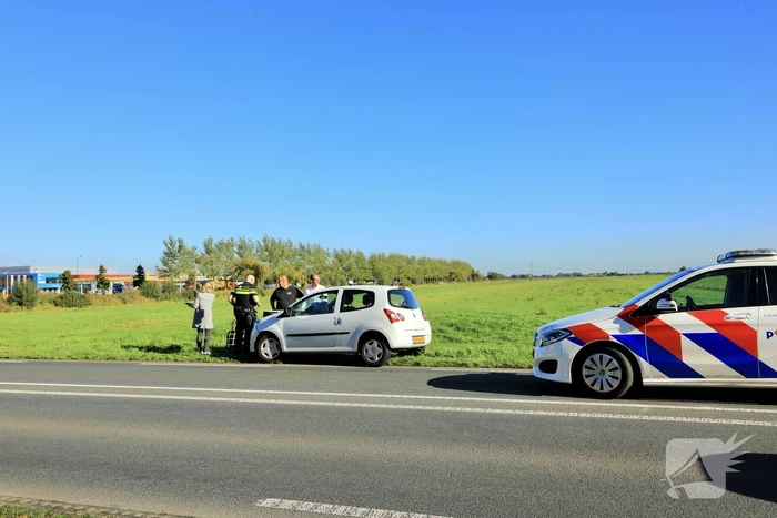 Lange files nadat auto op bakwagen botst