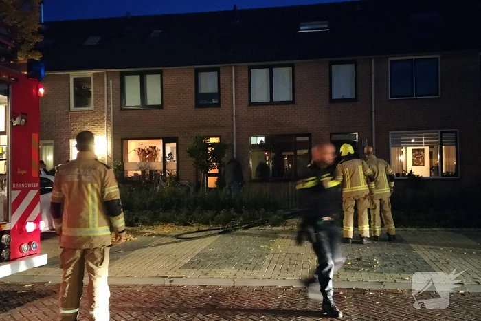 Brandweer breekt deur open na melding van woningbrand