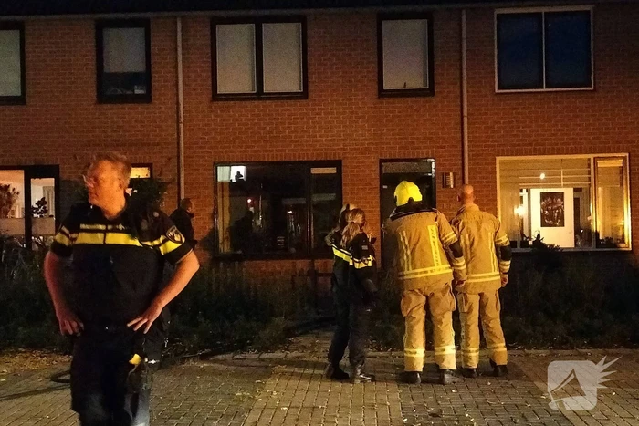 Brandweer breekt deur open na melding van woningbrand