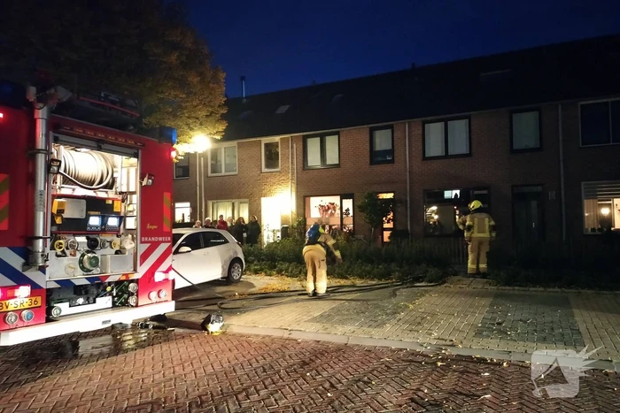 Brandweer breekt deur open na melding van woningbrand