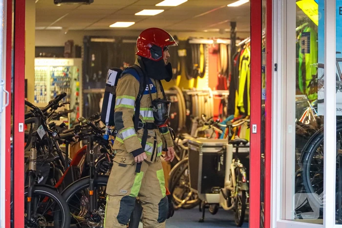 Doos met visitekaartjes vliegt in brand