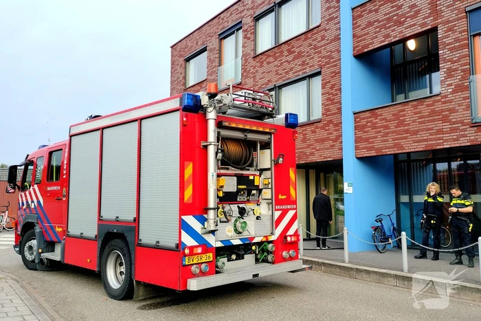 Bankstel in woning vliegt in brand