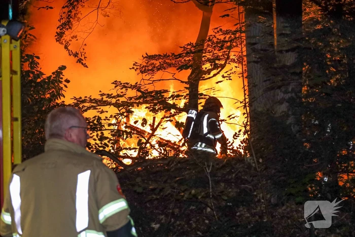 Caravan in achtertuin verwoest vanwege brand