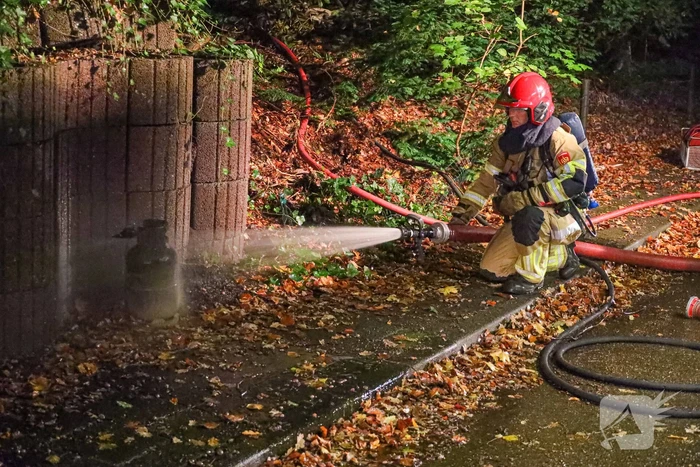 Caravan in achtertuin verwoest vanwege brand