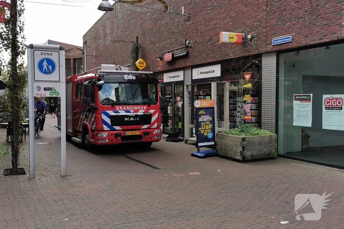 Plafond valt naar beneden in winkel