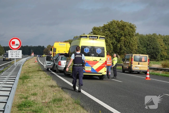 Snelweg deels afgesloten door botsing