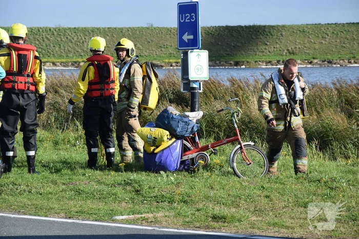 Hulpdiensten ingezet voor aangetroffen fiets naast water