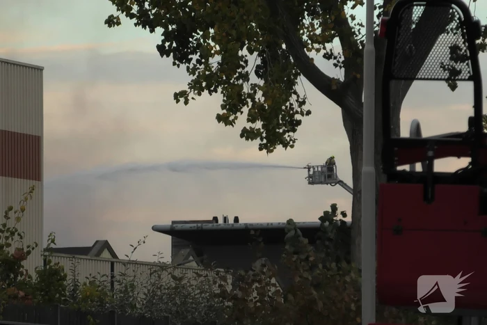 Zeer grote brand in bedrijfspanden
