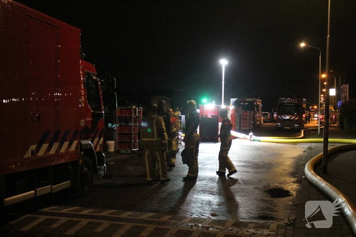 Zeer grote brand in bedrijfspanden