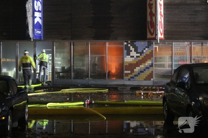 Zeer grote brand in bedrijfspanden