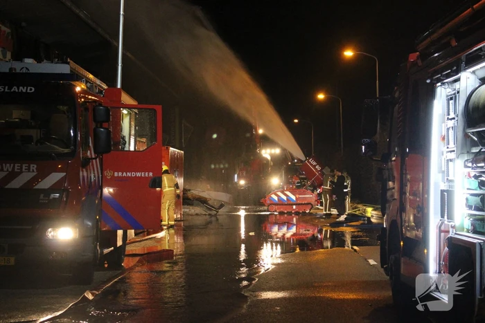 Zeer grote brand in bedrijfspanden