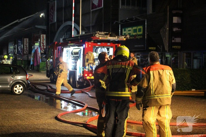 Zeer grote brand in bedrijfspanden