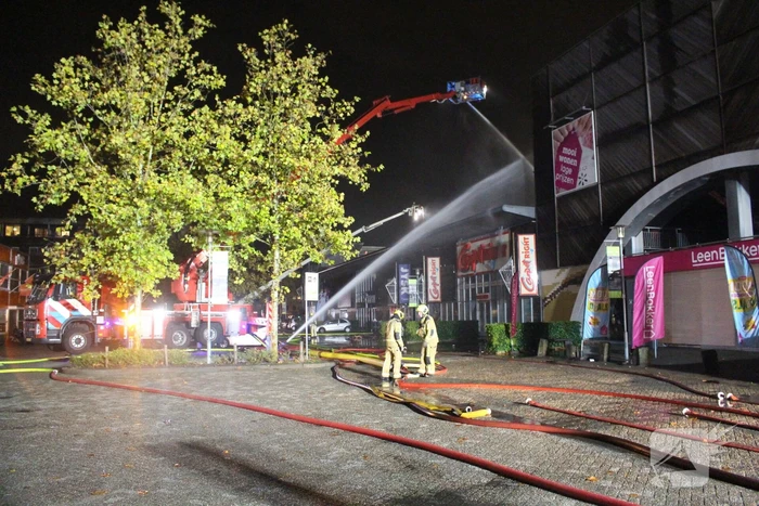 Zeer grote brand in bedrijfspanden