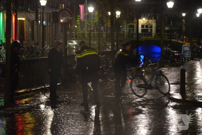 Fietser gewond na val in gracht