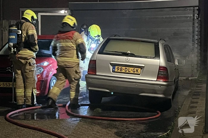 Brand in geparkeerde auto