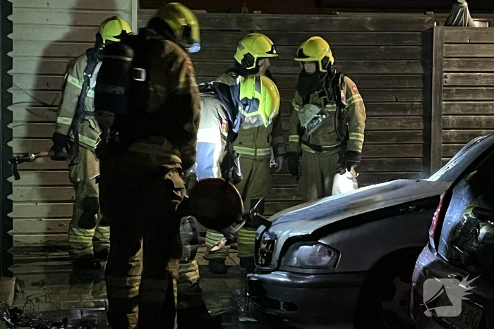Brand in geparkeerde auto