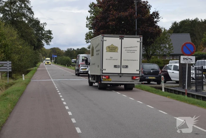Bakwagen botst achterop bestelbus