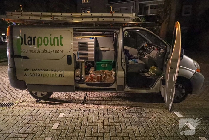 Bestuurder voorkomt dat bestelbus in brand vliegt