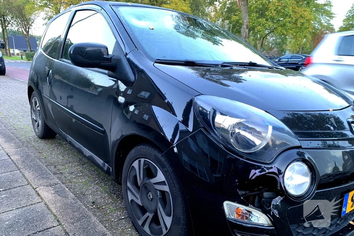 Fietsster belandt op voorruit van auto bij botsing