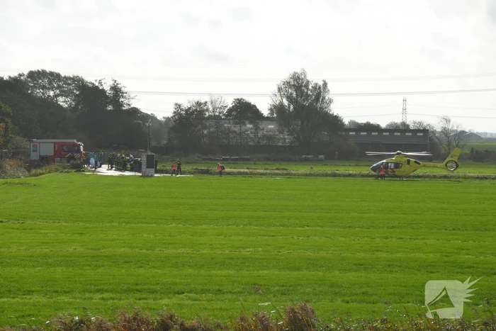 Auto belandt op de kop in greppel