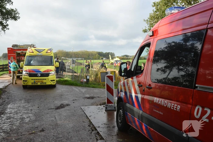 Auto belandt op de kop in greppel