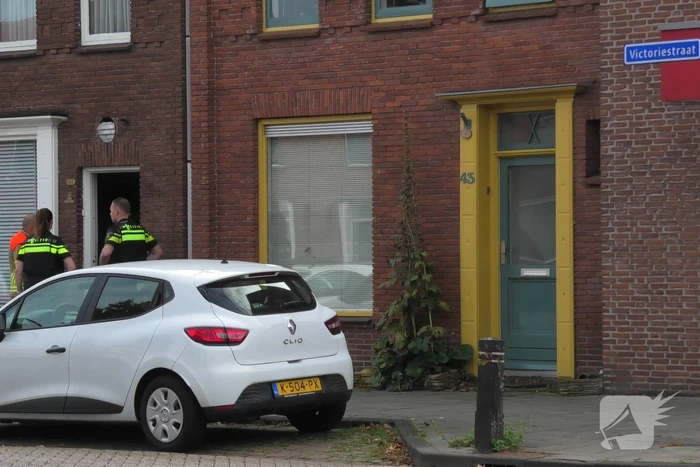 Gaslucht in woning, brandweer doet onderzoek