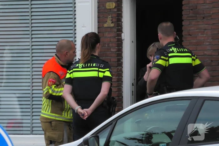Gaslucht in woning, brandweer doet onderzoek