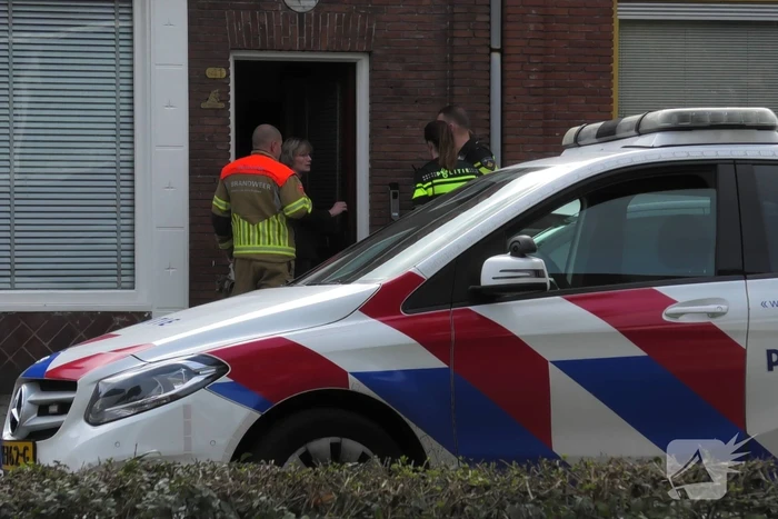 Gaslucht in woning, brandweer doet onderzoek