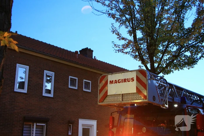 Brandweer ingezet voor kat op dak van woning