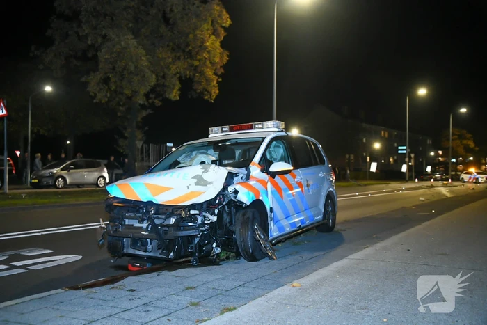 Politiewagen betrokken bij botsing