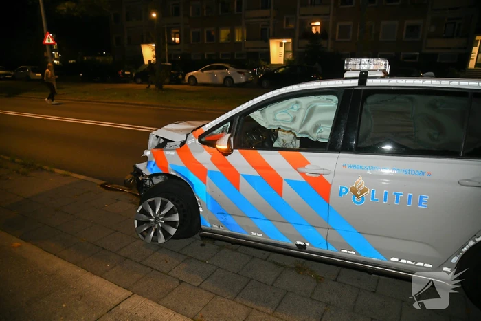 Politiewagen betrokken bij botsing