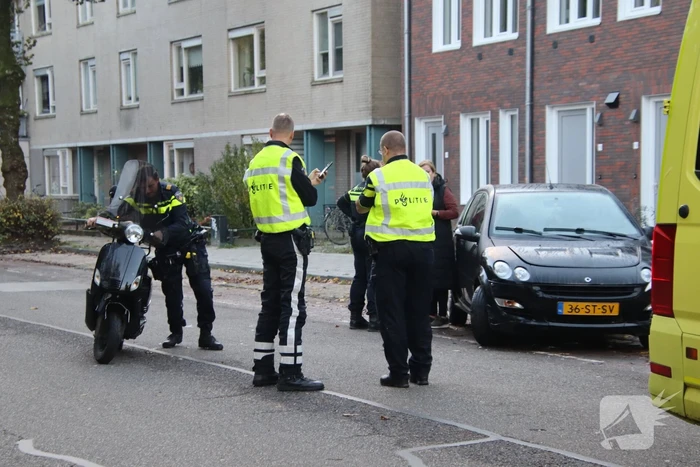 Scooterrijdster aangereden bij verlaten parkeerplek