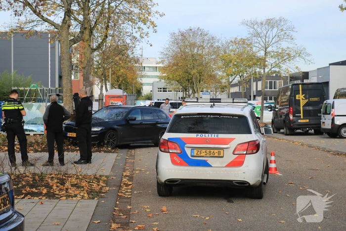 Auto opengereten bij botsing met stalen balk