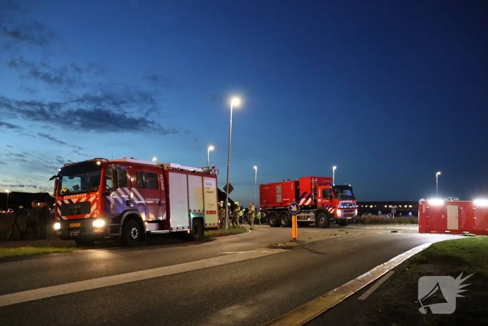 Enorme uitslaande brand bij bloembollenbedrijf