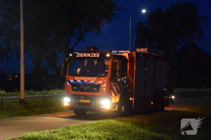 Brandweer redt paard uit een sloot