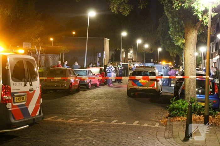 Personenauto op de kant na ongeval