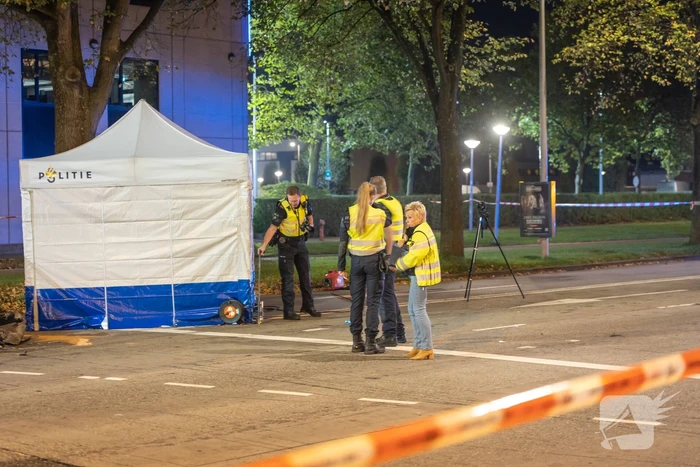 Dode en twee gewonden bij ernstig verkeersongeval