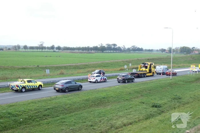 Bestelbus in botsing met politievoertuig
