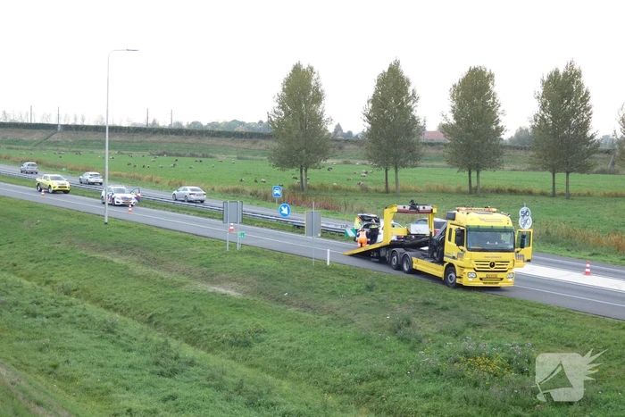 Bestelbus in botsing met politievoertuig