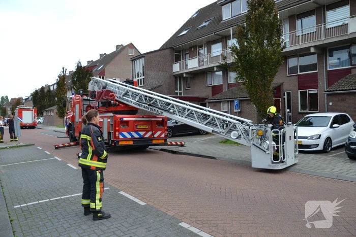 Kat van schoorsteen gehaald door brandweer